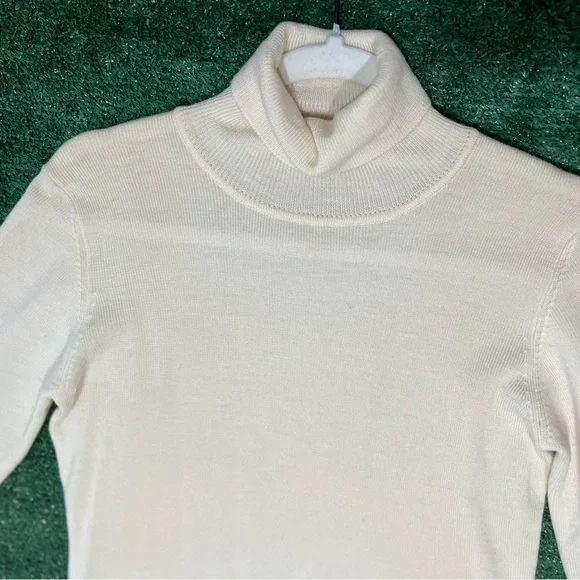 Ann Taylor Petite Merino Wool Sweater - Picture 6 of 9